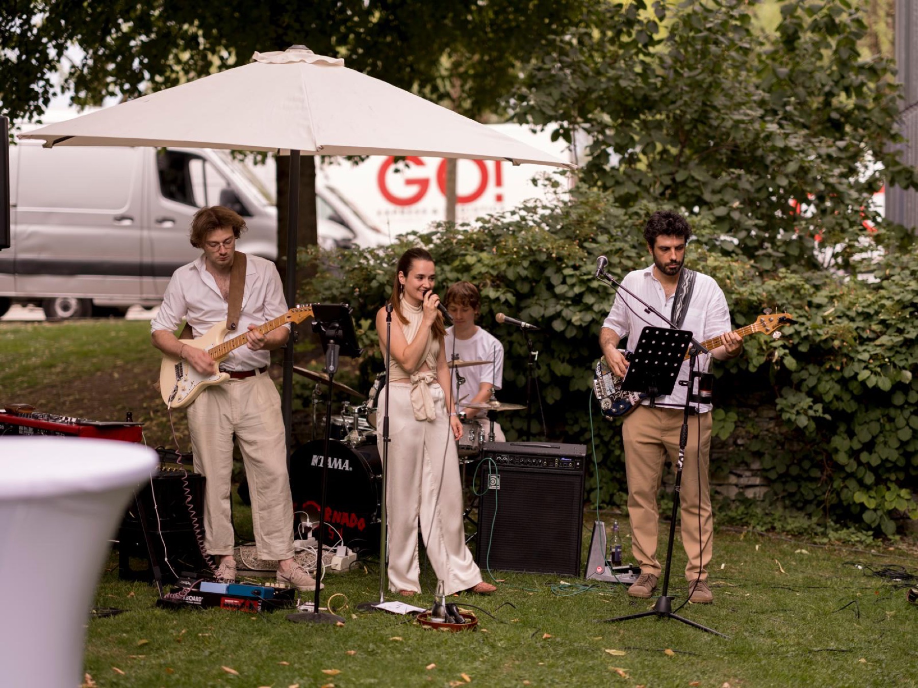 Banana Shrimp als vierköpfige Liveband bei einem sommerlichen Open-Air-Auftritt